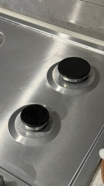 Clean stainless steel stovetop after cleaning with MULTIZAP